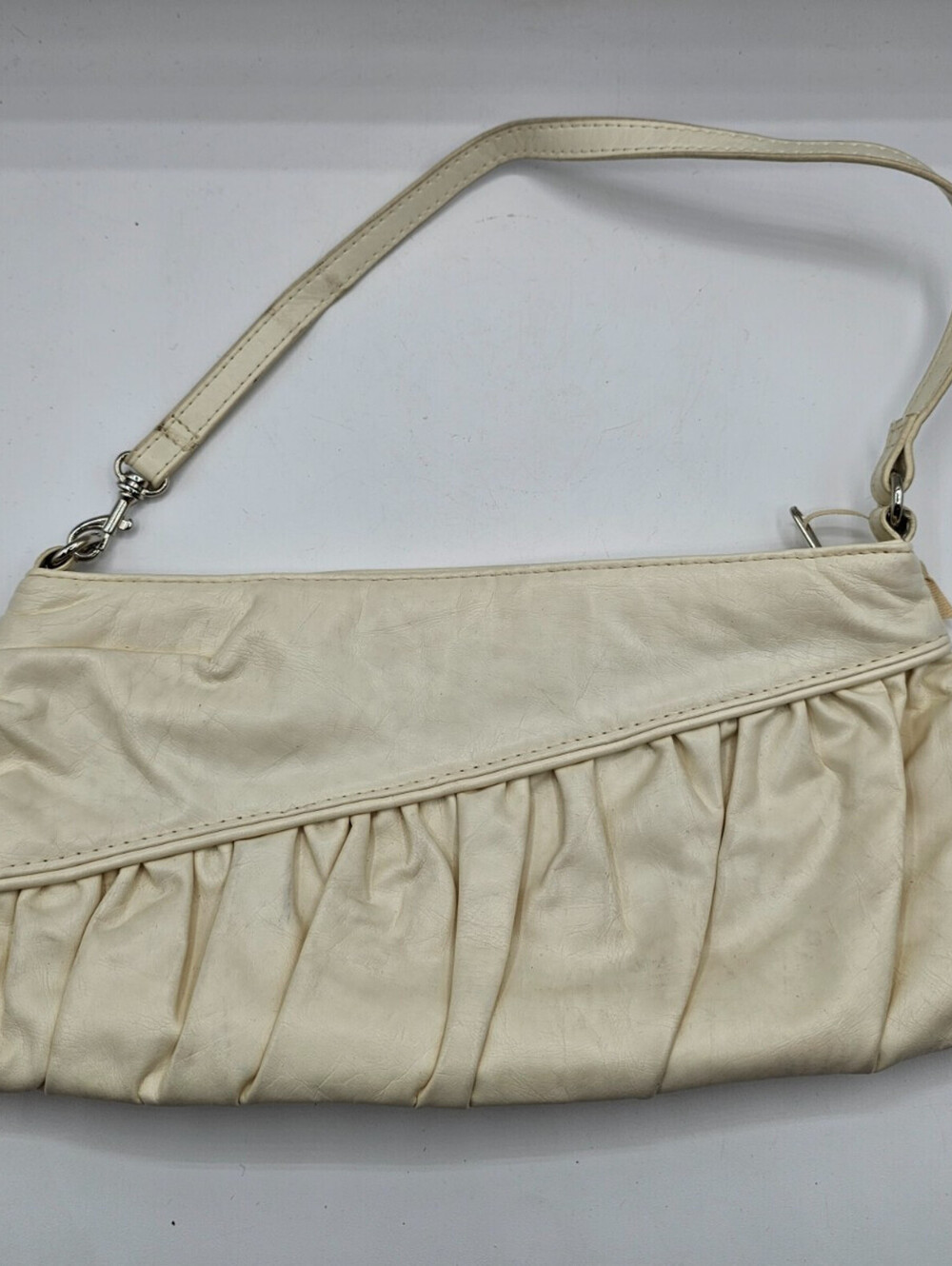 Vintage WORTHINGTON SOFT LEATHER HANDBAG IN OFF WHITE